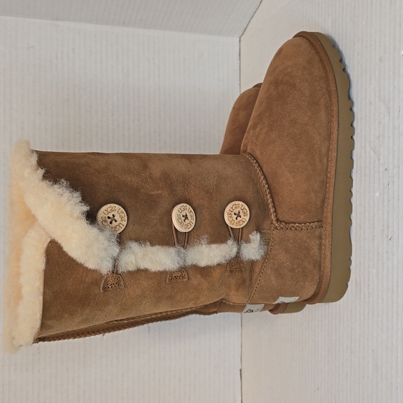 SOLD on eBay!! UGG Australia Classic Tall Bailey Button Triplet Shearling Size 4 - Picture 5 of 12